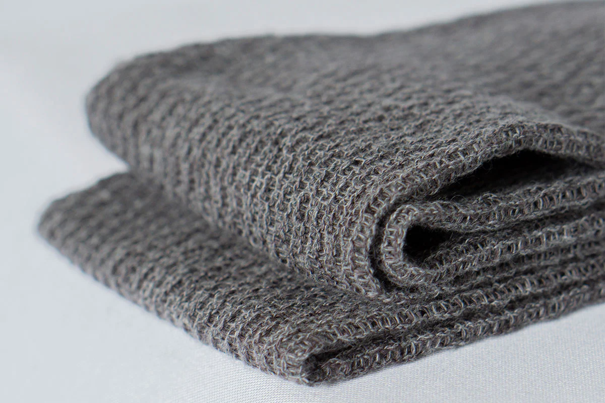 Konoha  "Gifts of Nature" eco Body Cloth - CHARCOAL Hardness: ◻️◻️◼️◻️◻️     Foaming: ◼️◻️◻️ - Image 3
